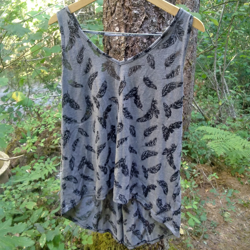 feather tank, w/criss crossed laced back